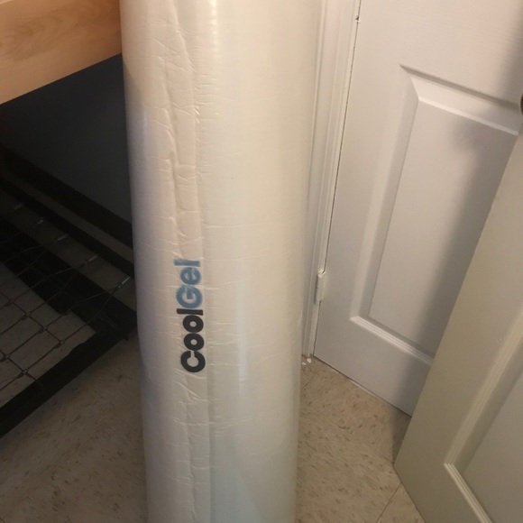 ‼️ DONATED ‼️ Cool gel memory foam mattress - Picture 1 of 3
